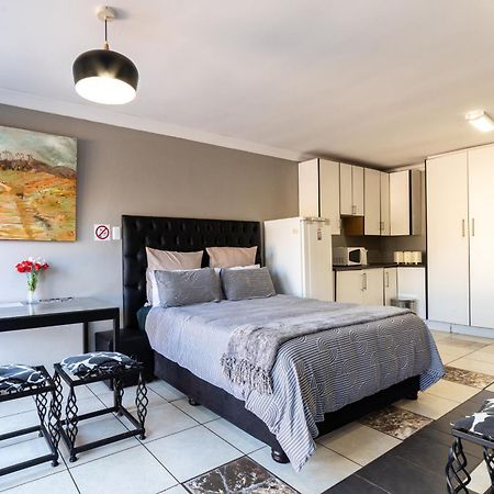 Thatch Haven Guesthouse 켄투리온 외부 사진