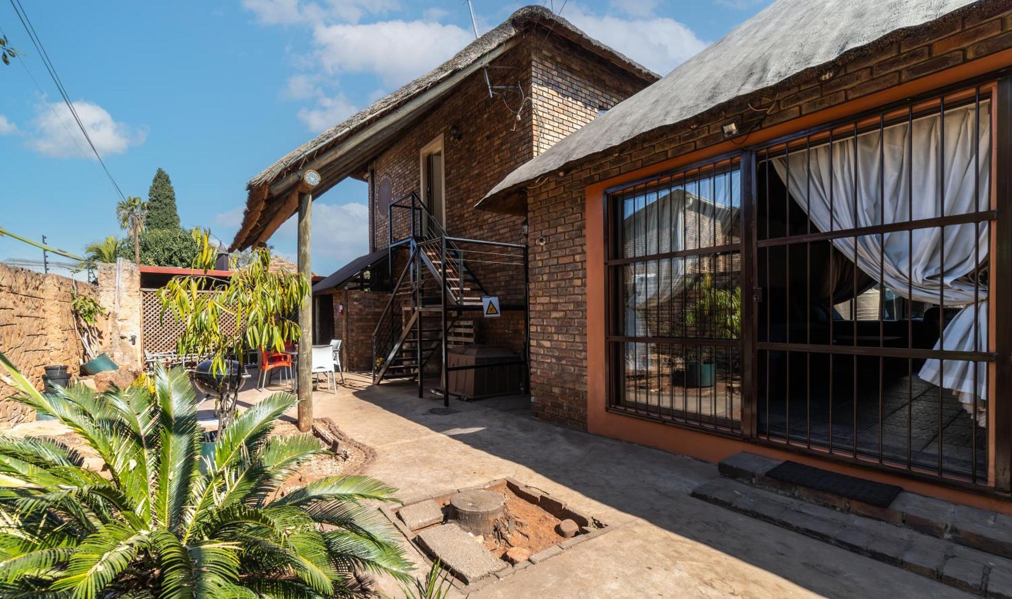 Thatch Haven Guesthouse 켄투리온 외부 사진