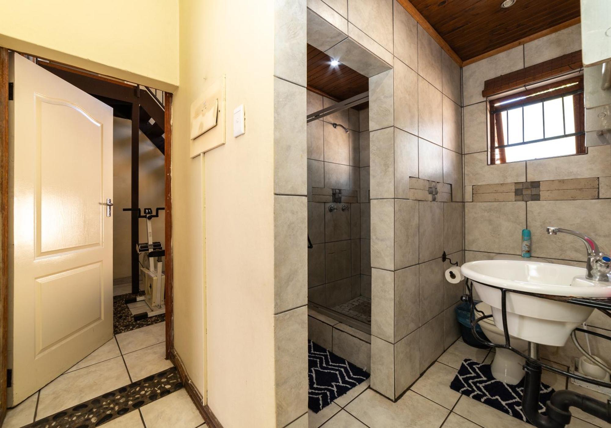 Thatch Haven Guesthouse 켄투리온 외부 사진