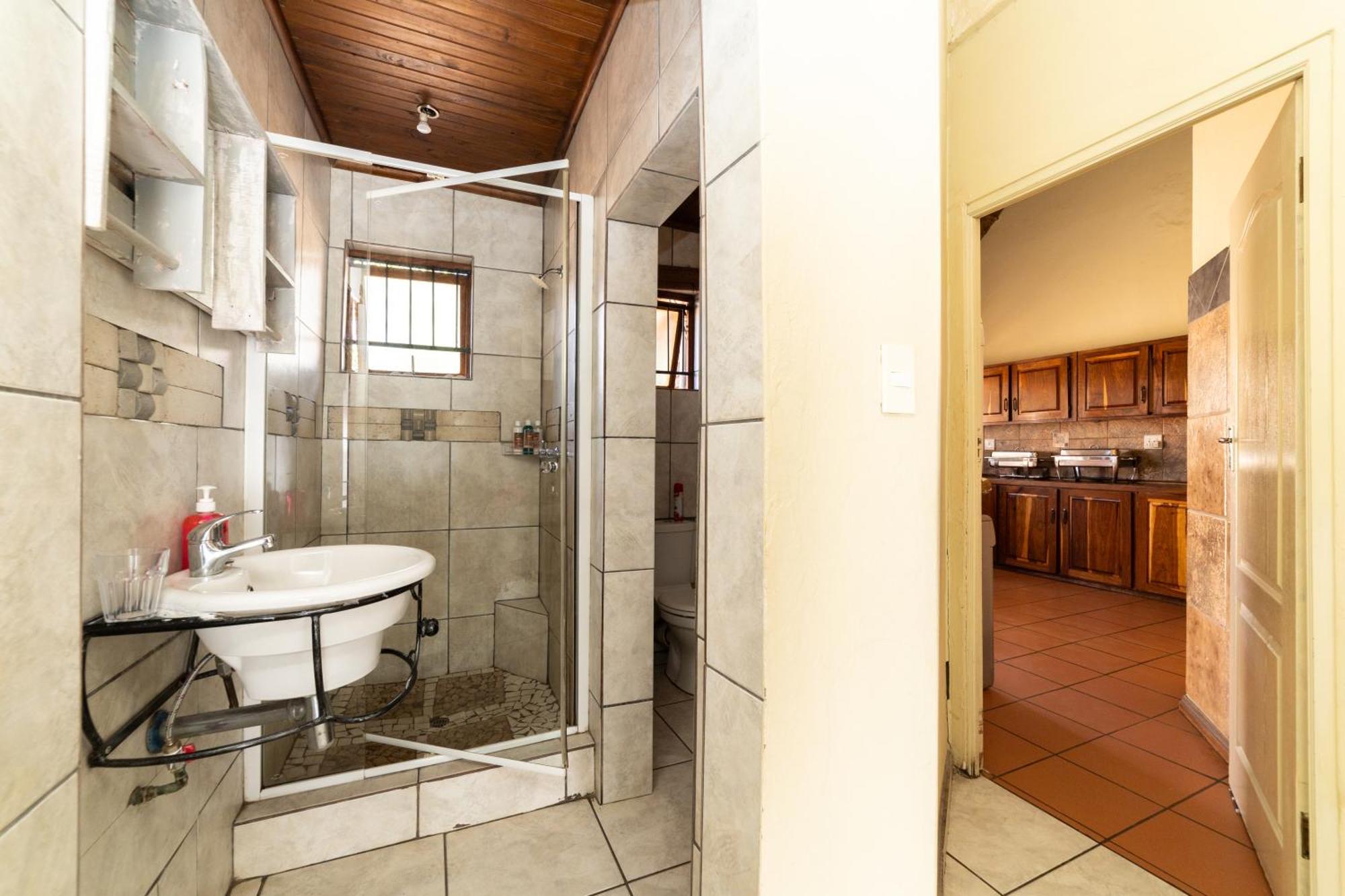 Thatch Haven Guesthouse 켄투리온 외부 사진