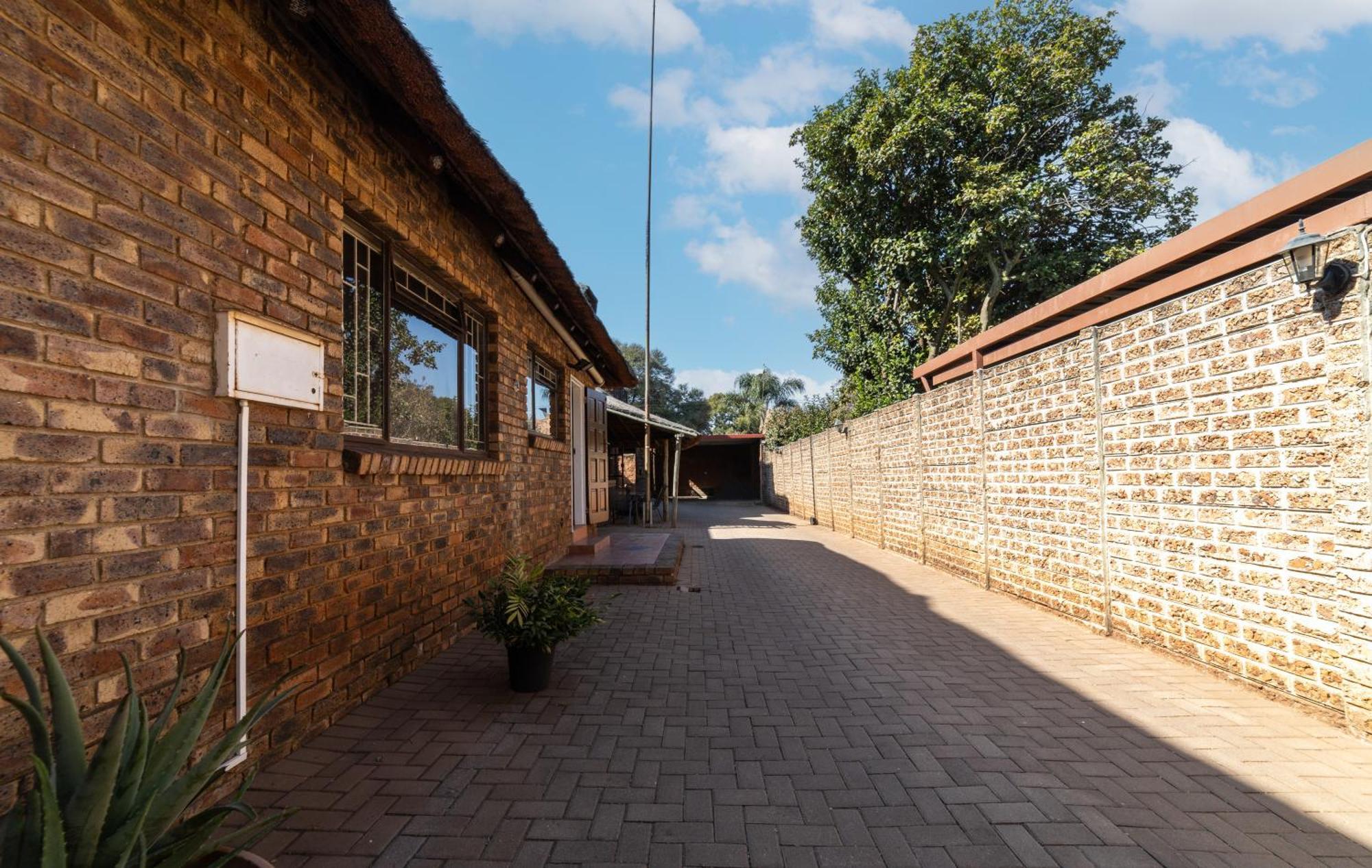 Thatch Haven Guesthouse 켄투리온 외부 사진