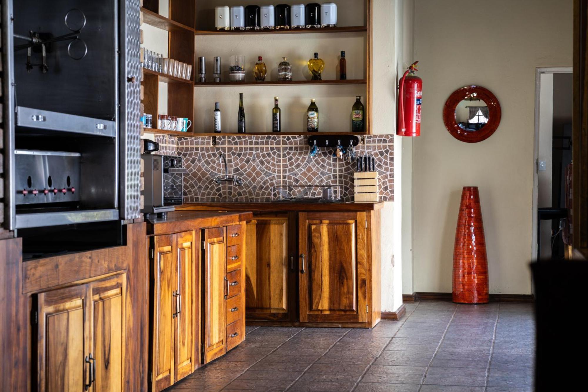 Thatch Haven Guesthouse 켄투리온 외부 사진