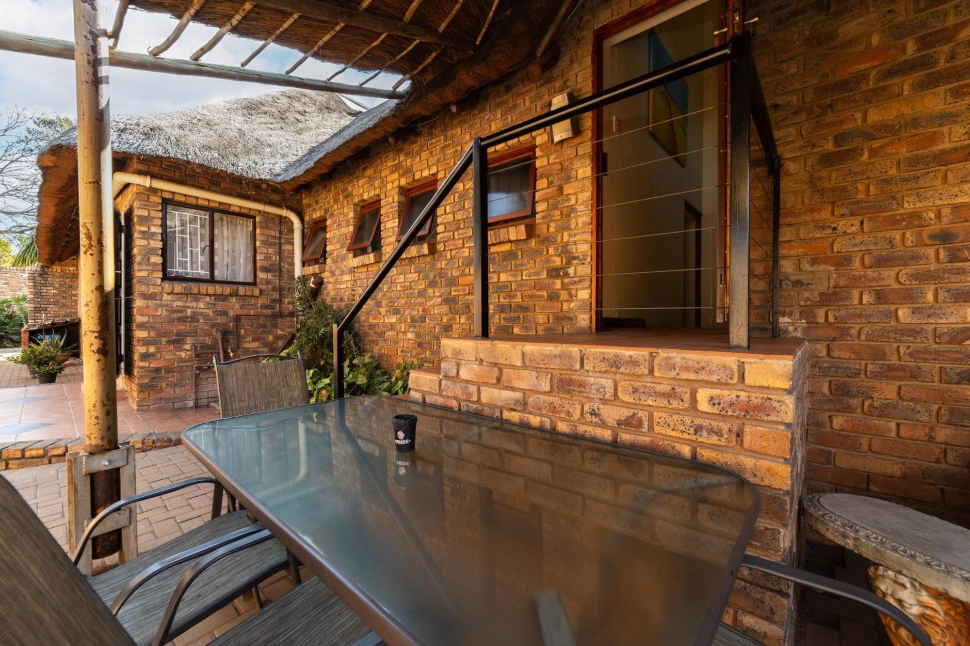 Thatch Haven Guesthouse 켄투리온 외부 사진